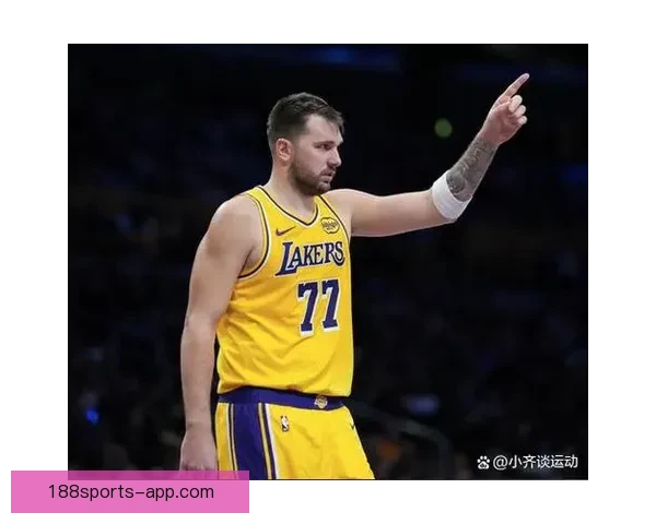东契奇三节狂砍40分超越拉塞尔 创湖人单赛季三分新纪录 里夫斯迎重要里程碑